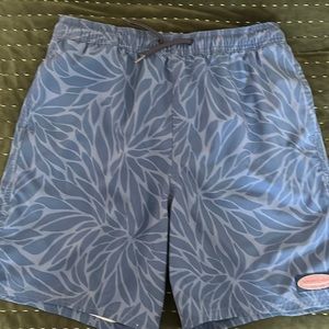Boys Vineyard Vines swim trunks size L (16)